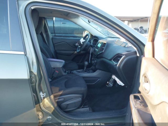1C4PJLCB1KD265483 Jeep Cherokee Latitude