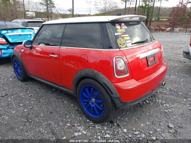 2010 MINI COOPER WMWMF3C54ATZ27153 Photo 2