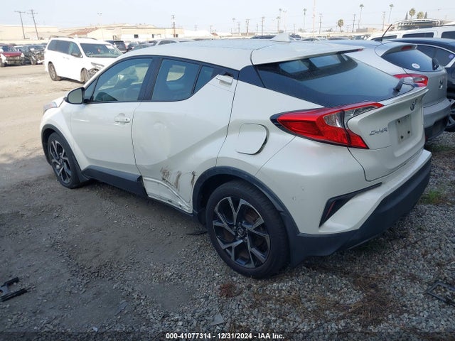 JTNKHMBX8J1011533 Toyota C-HR XLE