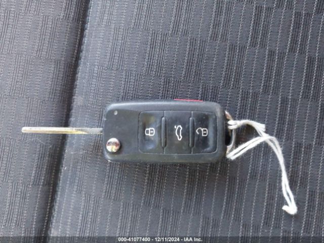 WVGAV7AX8FW543611 Volkswagen TIGUAN S