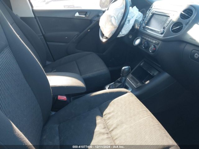 WVGAV7AX8FW543611 Volkswagen TIGUAN S