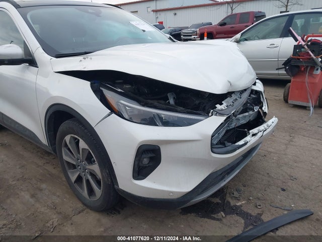 1FMCU9JA2RUA09782 Ford Escape Platinum