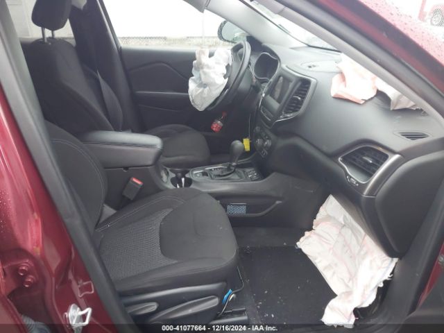 1C4PJLCB1KD439553 Jeep Cherokee Latitude