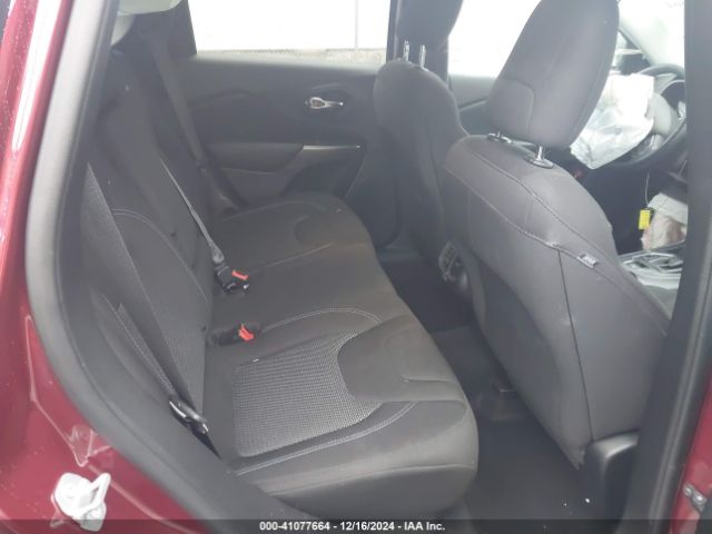 1C4PJLCB1KD439553 Jeep Cherokee Latitude