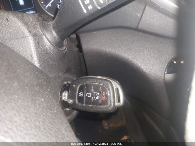 KM8J2CA47JU609996 Hyundai TUCSON SE