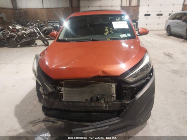 KM8J2CA47JU609996 Hyundai TUCSON SE