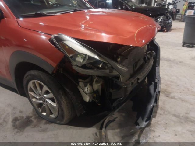 KM8J2CA47JU609996 Hyundai TUCSON SE