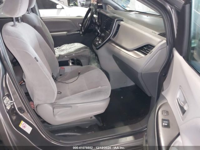 5TDKZ3DC4JS906025 Toyota Sienna Le 8 Passenger