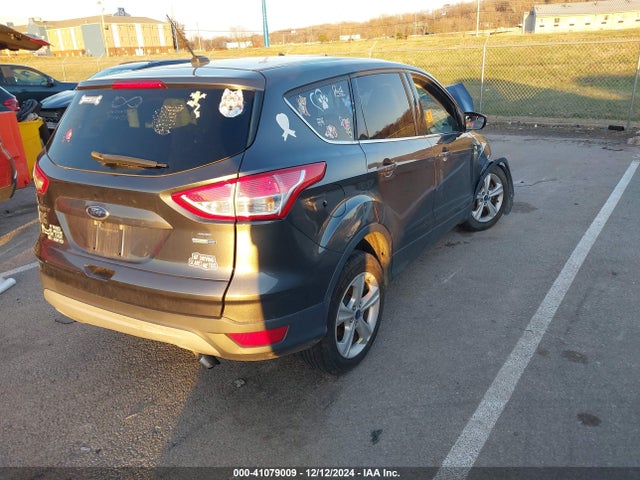 1FMCU9GX5GUB76100 Ford ESCAPE SE