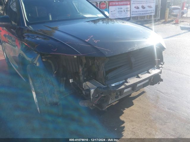 WA1ANAFY0J2003084 Audi Q5 2.0t Premium/2.0t Tech Premium