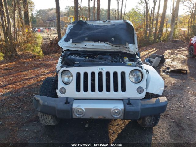 1C4BJWEG4FL568113 Jeep Wrangler Unlimited Sahara