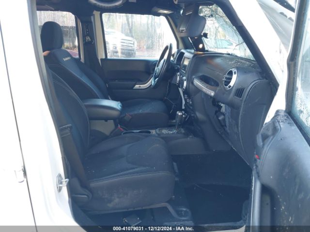 1C4BJWEG4FL568113 Jeep Wrangler Unlimited Sahara