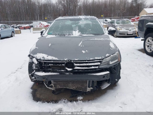 3VWB17AJ5GM390023 Volkswagen Jetta 1.8t Sport