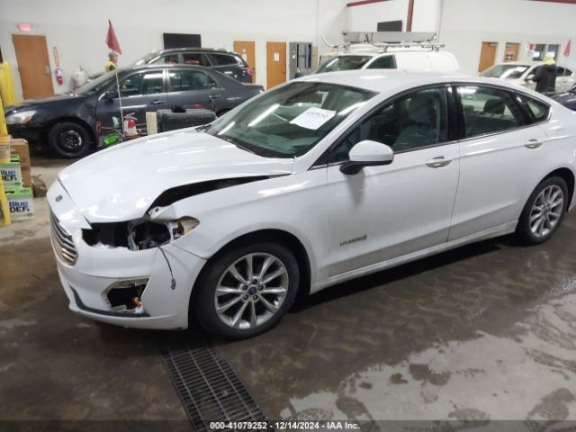 3FA6P0LUXKR188040 Ford Fusion Hybrid Se