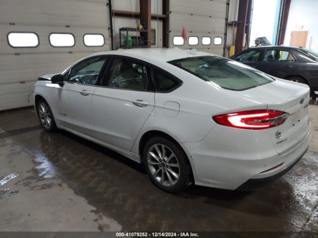 3FA6P0LUXKR188040 Ford Fusion Hybrid Se