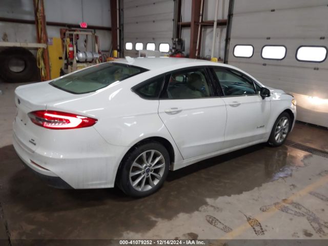 3FA6P0LUXKR188040 Ford Fusion Hybrid Se