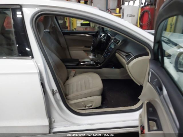 3FA6P0LUXKR188040 Ford Fusion Hybrid Se