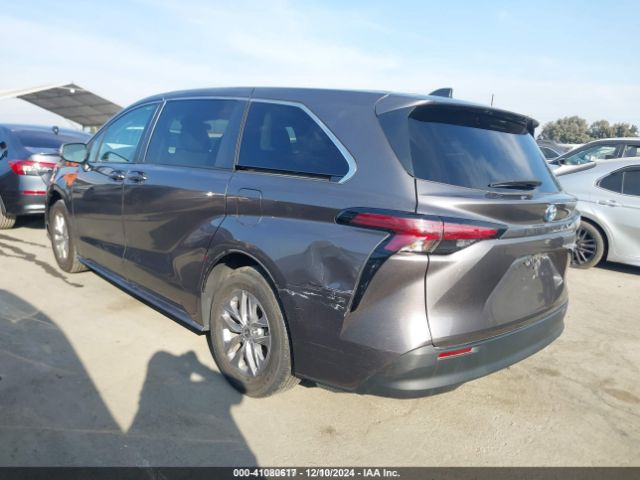 5TDKRKEC1NS098151 Toyota SIENNA LE