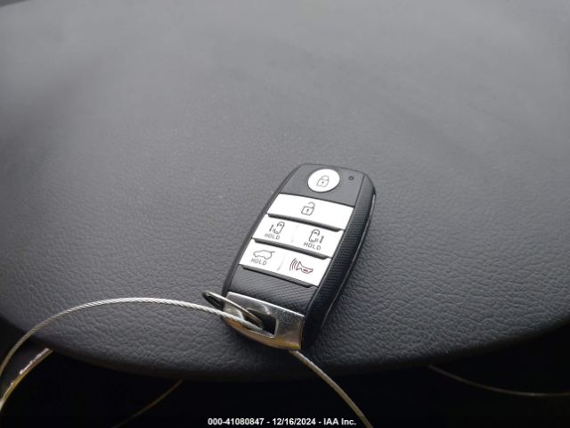 KNDMB5C19H6255400 KIA SEDONA LX