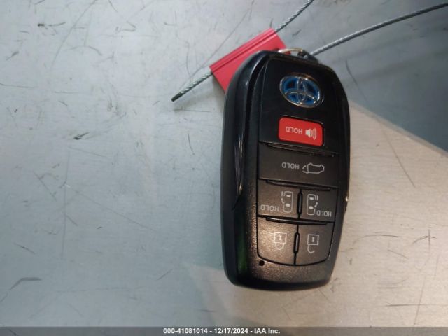5TDYRKEC8RS188087 Toyota SIENNA XLE