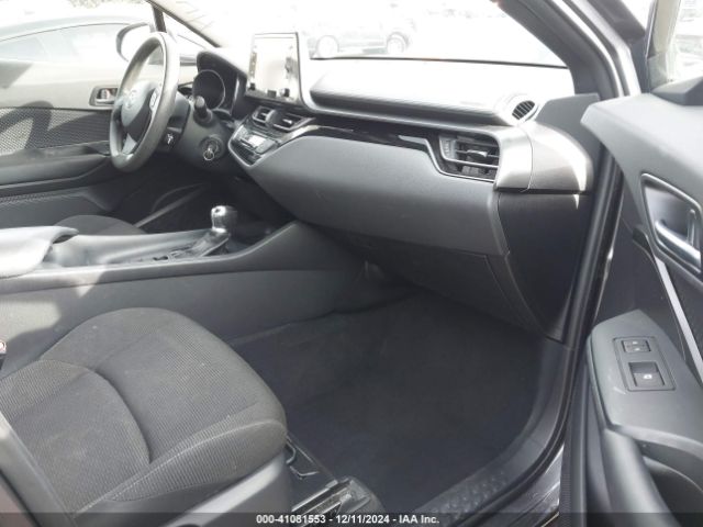JTNKHMBX4K1040089 Toyota C-HR LE