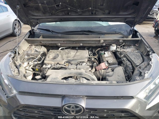 2T3F1RFV2KW060438 Toyota RAV4 LE