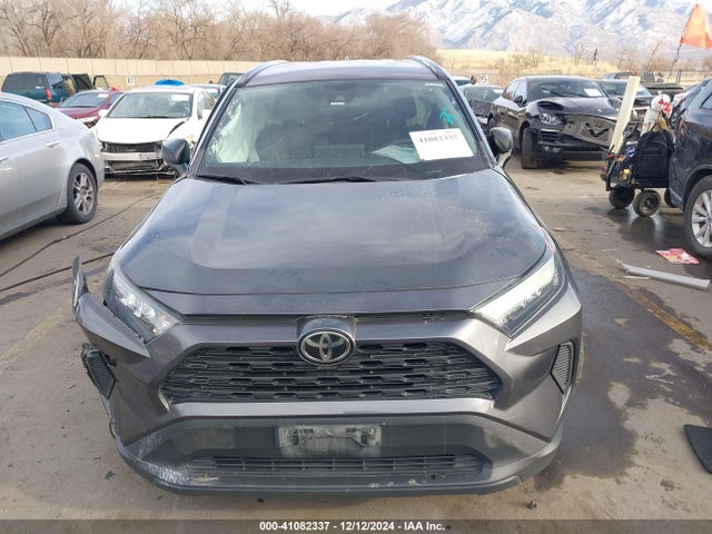 2T3F1RFV2KW060438 Toyota RAV4 LE