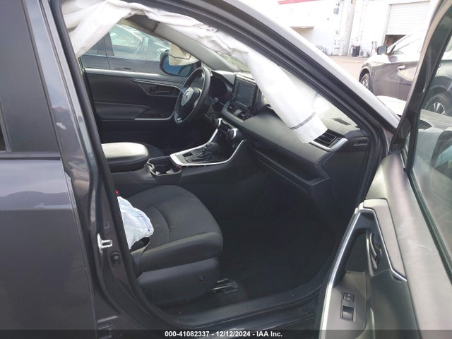 2T3F1RFV2KW060438 Toyota RAV4 LE