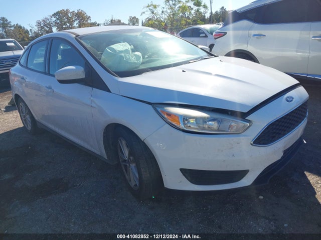 Ford FOCUS SE 2018 1FADP3F25JL250217 Image 1