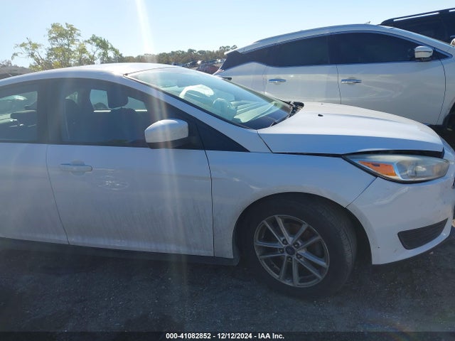 Ford FOCUS SE 2018 1FADP3F25JL250217 Image 14