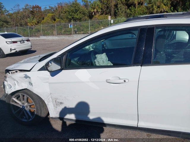 Ford FOCUS SE 2018 1FADP3F25JL250217 Image 15