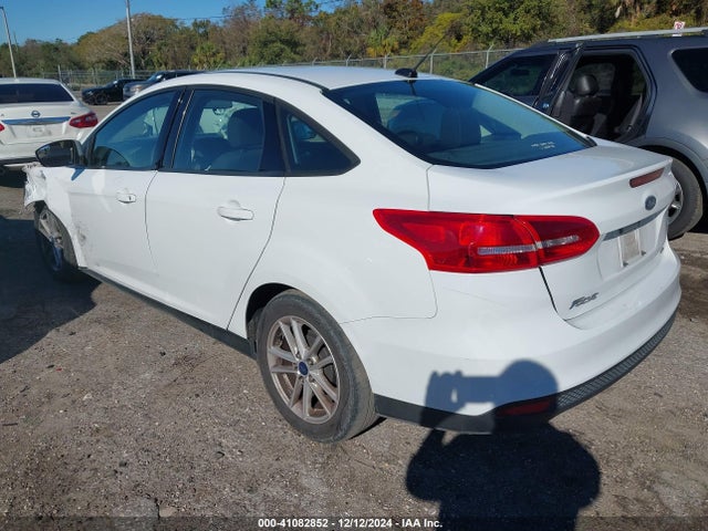 Ford FOCUS SE 2018 1FADP3F25JL250217 Image 3