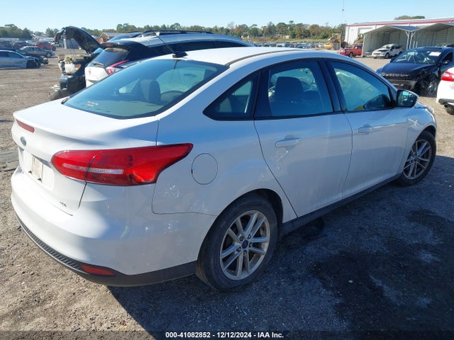 Ford FOCUS SE 2018 1FADP3F25JL250217 Image 4