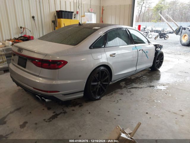 2022 AUDI S8 WAULSAF8XNN002582 Photo 3