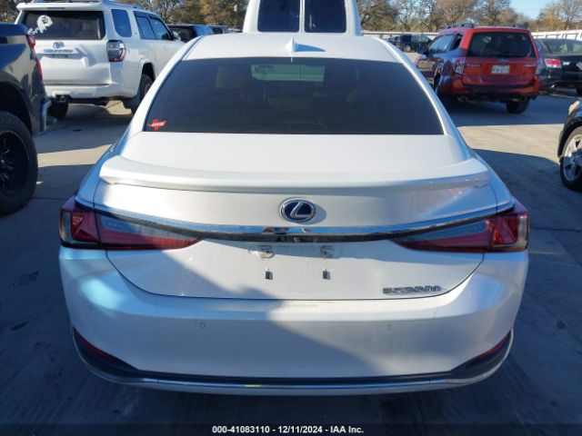 58AB21B18KU001153 Lexus ES 300H