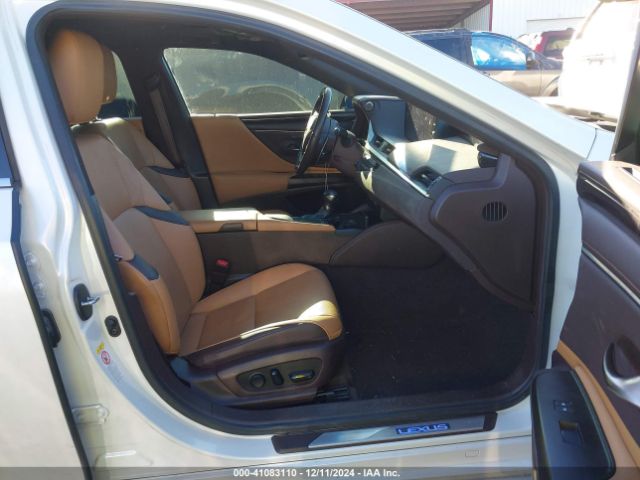 58AB21B18KU001153 Lexus ES 300H
