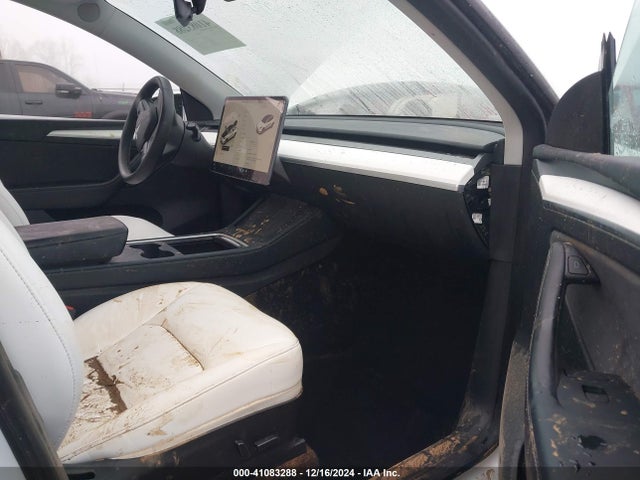 2023 TESLA MODEL Y 7SAYGDEE2PF701227 Photo 4