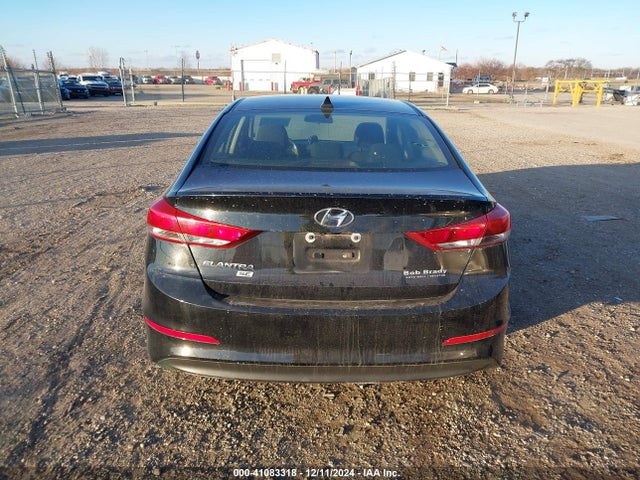 Hyundai ELANTRA SE 2018 5NPD74LF8JH400820 Image 16