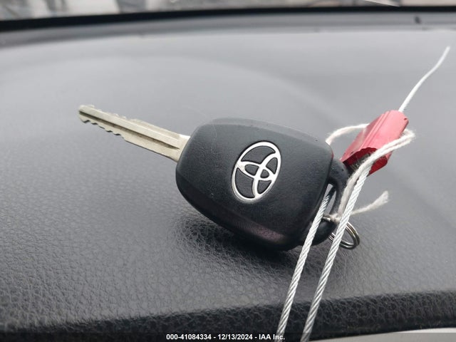 Toyota RAV4 LE 2018 2T3ZFREV5JW444423 Image 11