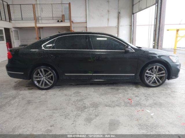 1VWAT7A3XGC051329 Volkswagen Passat 1.8t R-line