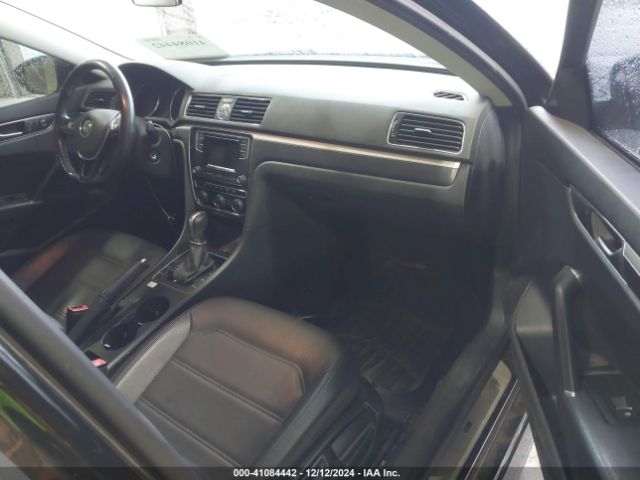 1VWAT7A3XGC051329 Volkswagen Passat 1.8t R-line