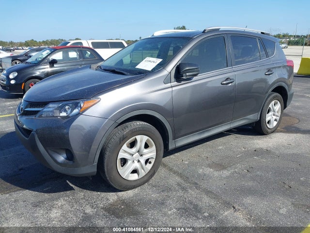 Toyota RAV4 LE 2015 JTMZFREV9FJ059727 Image 2