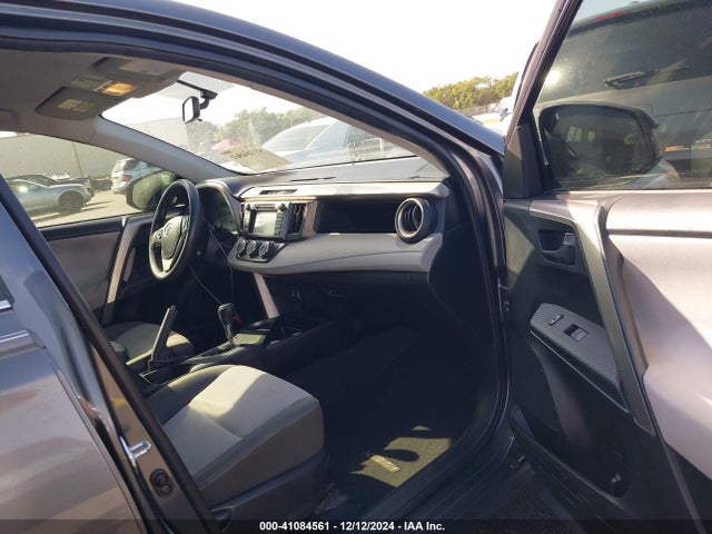 Toyota RAV4 LE 2015 JTMZFREV9FJ059727 Image 5
