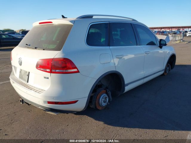 2011 VOLKSWAGEN TOUAREG WVGFK9BP4BD005745 Photo 3