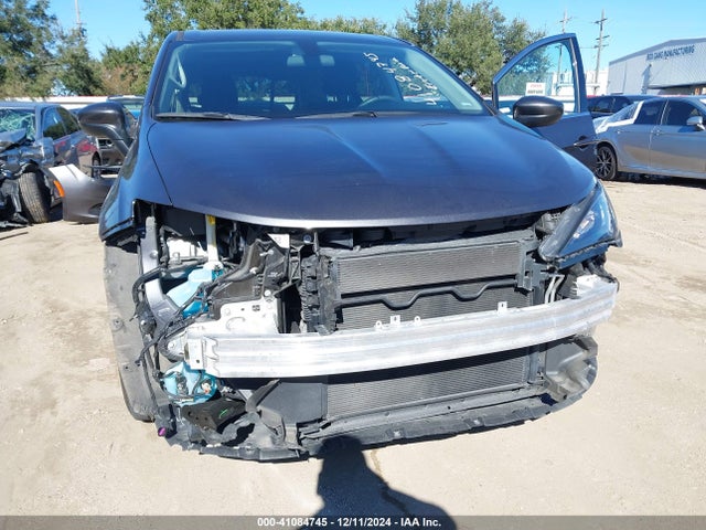 2C4RC1CG6NR229888 Chrysler Voyager Lx