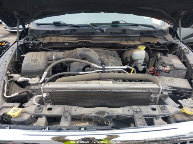 1C6RR7NT8JS141131 RAM 1500 Laramie  4x4 5'7 Box