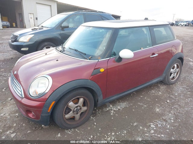 2008 MINI COOPER WMWMF335X8TT60022 Photo 1