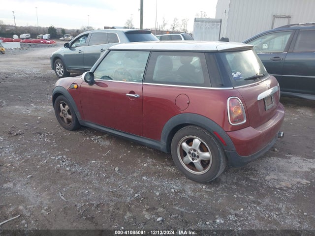 2008 MINI COOPER WMWMF335X8TT60022 Photo 2