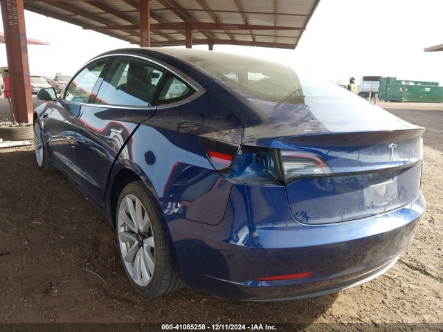 2018 TESLA MODEL 3 5YJ3E1EA2JF075999 Photo 2