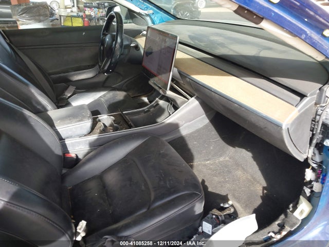 2018 TESLA MODEL 3 5YJ3E1EA2JF075999 Photo 4